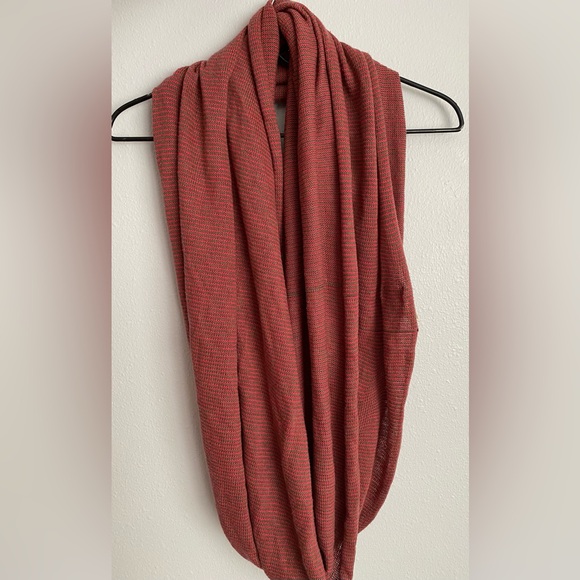 ☘️BDG Urban Outfitters knit infinity scarf - Picture 1 of 6